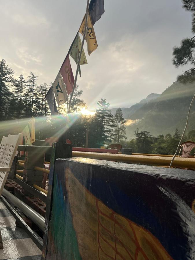 Shanti Cafe & Hostels Kasol Exterior foto